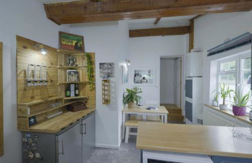 Quirky & cosy 1 or 2 bedroom house in peaceful village - Photo 48
