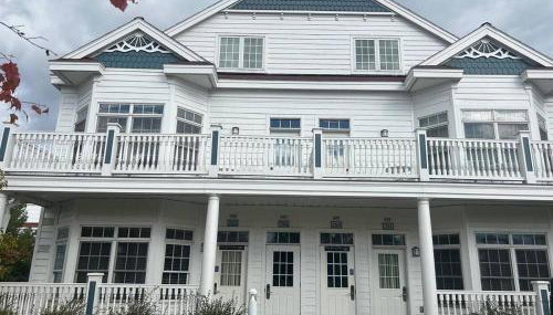 Beachfront Condo - Walk to Beach, Sunrise views - Foto 1