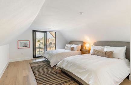 6BDR Luxe Pool Retreat • City Views Ping Pong Foosball Guest House Henley - Foto 55