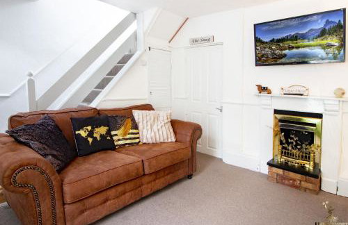 Spacious 3 to 4 Bed 3 Floor House Close to City Center Shops Restaurants and Parking Nearby - Foto 21