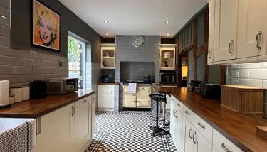 The Foremans House, With Hot Tub, A luxurious Historical pre 16th Century Grade II Listed House, location Essex in a picturesque Village, Country Pub In walking Distance - Foto 4, stove, dishwasher