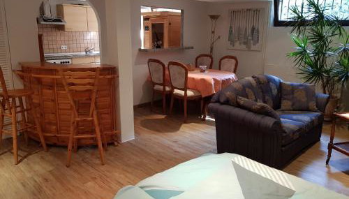 4 Sterne Souterrain Apartment Alt-Mariendorf - Photo 3