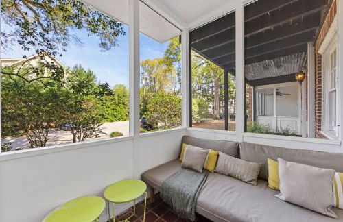 Contemporary 2BR in Myers Park with Screened Porch - Foto 26