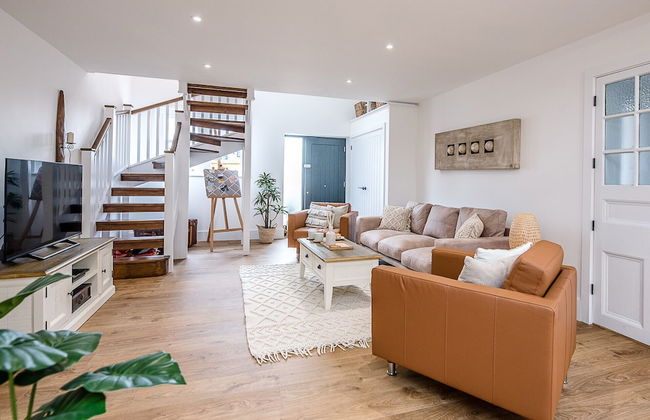 The Art Room Leiston Air Manage Suffolk - Photo 1