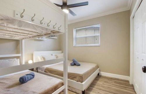 Peaceful retreat with a pool 15 min away beach - Foto 19