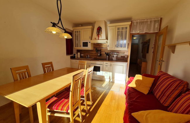 Comfortable Apartment With Mountain View - Photo 8