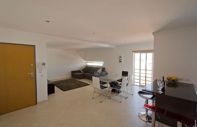 Modern 2 Bed Apartment 5km Carvoeiro - Foto 1