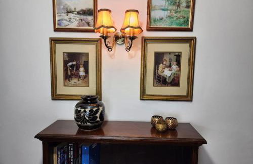 Swan Cottage 2-Bedroom-Netflix-Parking-Nature-Canal - Photo 23