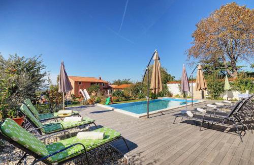 Oberhalb des Limfjords liegt diese Ferienwohnung mit Pool, Terrrasse und Grillplatz - Foto 1