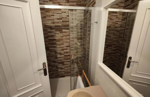 Amplio piso familiar muy céntrico - Foto 8