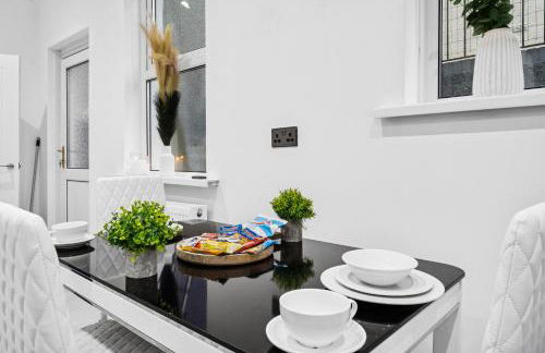 Deja Two Luxe 4BR House By AltoLuxo Short Lets & Serviced Accommodation With Free WiFi & Parking - Foto 40