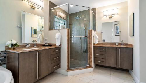 Across from Beach - Renovated Coastal Home, Gourmet Kitchen & Jetted Tub - by Maven Vacation Rentals - Foto 5