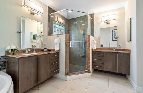 Across from Beach - Renovated Coastal Home, Gourmet Kitchen & Jetted Tub - by Maven Vacation Rentals - Foto 5