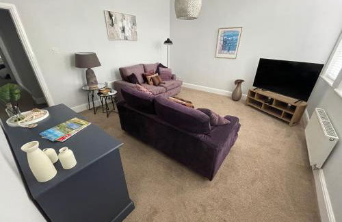 Contractors Business Families Relocation Accommodation enjoy Fast WiFi Large Screen Smart TV and SKY Sports in this Spotless Ground Floor apartment - Foto 12