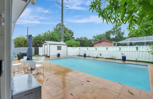 Relaxing Retreat 2BR Oasis with Pool and Outdoor BBQ - Foto 25