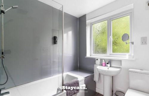 Spacious 2BR Home w Garden 2-Min Walk to Town - Foto 20