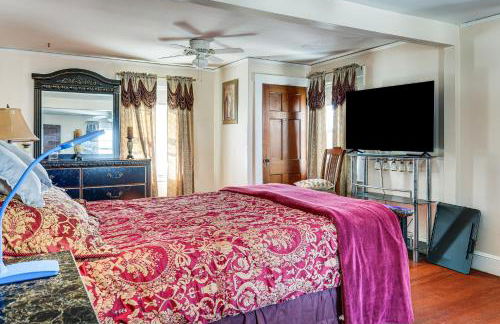 Walk to DW Field Park! Spacious Home with Deck - Foto 16