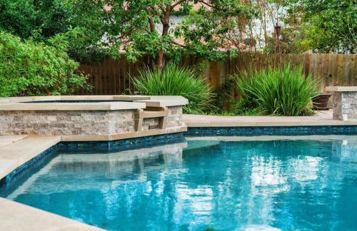 Incredible Heated Pool HotTub Gameroom-Movieroom - Photo 13