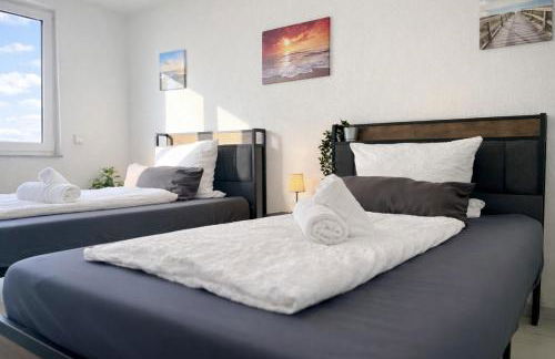 STN Business Suite - Ferienwohnung mit Parkplatz & Balkon, Terrasse & Fußbodenheizung, Netflix Premium, Zentral zu Audi & Schwarz Gruppe - Foto 11