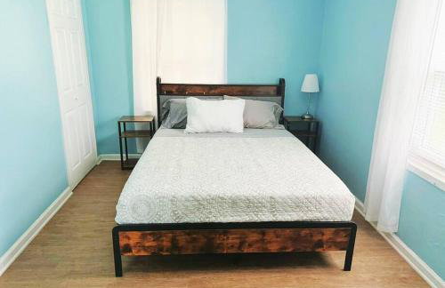 Super Cute & Cozy Home With 2 Bedrooms Near Everything In Jacksonville - Photo 14