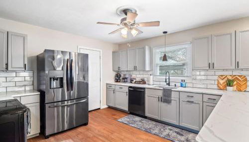 Vermilion Retreat with Game Room, Hot Tub and Across from Community Pool - Foto 2