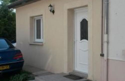 Charmant Gîte à Étain, Tout Inclus, Proche Verdun avec Terrasse et Parking - FR-1-585-3 - Foto 6