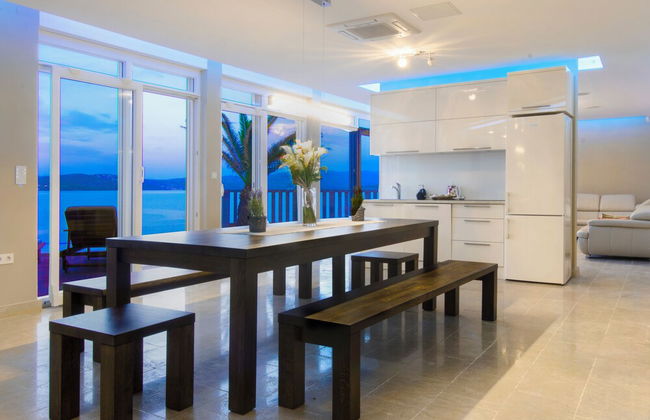 Luxury at Villa Cama - Your Dream Vacation Rental! - Photo 29