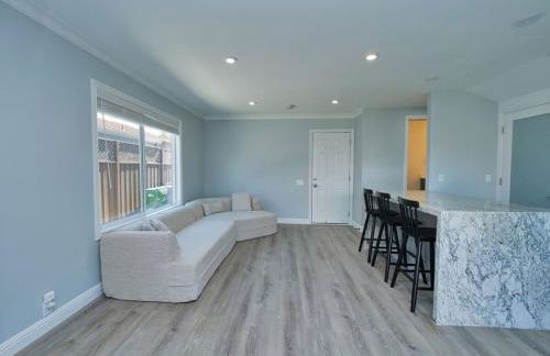 Renovated 5 Bd 3 Ba AC Private Deck Lawn - Foto 57