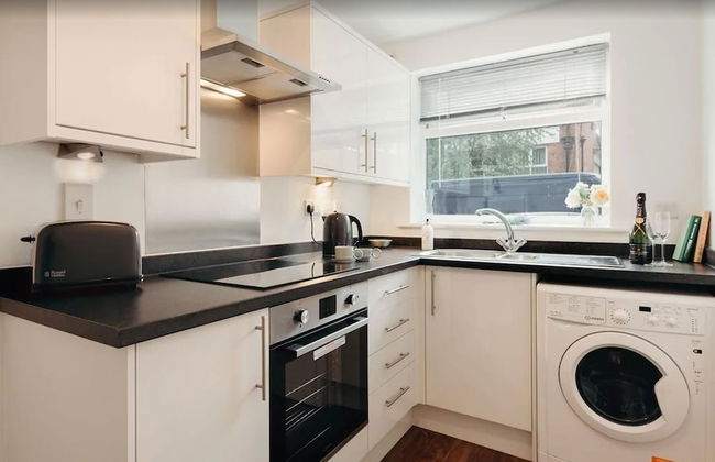 St Georges Court Yard - Photo 8