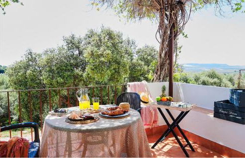 Stunning Home In Estepa With Wifi - Photo 11