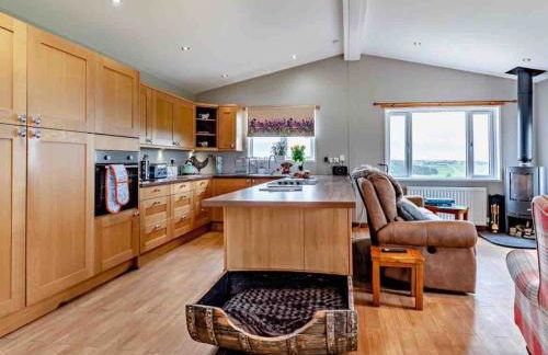 Drovers Lodge, farm retreat in rural Lanarkshire, family and pet friendly, onsite craft distillery, perfect location for exploring central Scotland - Foto 11