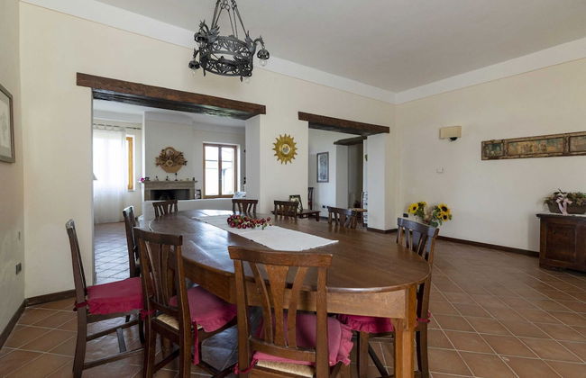 Classic Villa for Family With Pets - Photo 33