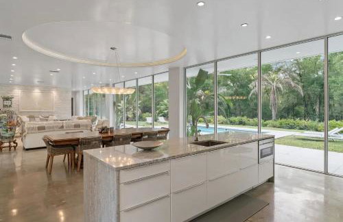 Floral City Oasis - Pool, BBQ Area & Forest View - Foto 31