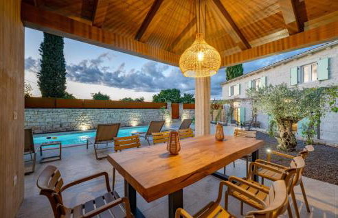 Nice Home In Zminj With Sauna - Photo 7