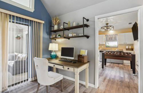 Luxurious Florida Home with Pool and Canal Access - Foto 7