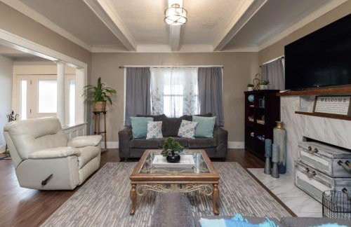 5 Bedroom 3200 Sq Ft House for Downtown Travelers - Photo 9