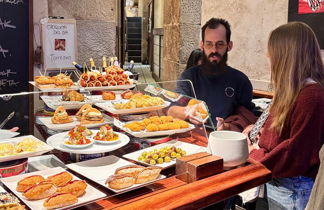 Excursión en grupo pequeño a Bilbao con tapas y cata de vinos - Foto 7