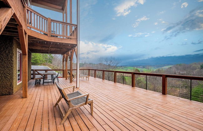 Private Retreat w/ Hot Tub, Amazing Views, Game Room Silver Spoon by Avantstay - Foto 1