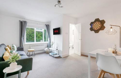 1Bed Contractor & Pilot flat - Parking & FAST WiFi - Foto 8