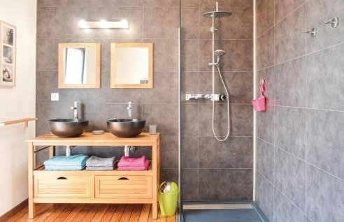 Gorgeous Home In Créances With Wifi - Foto 28