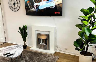 City Centre House - Pet Friendly - Free Parking - 2 Bedroom - Large Garden - Foto 6