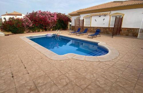 Casa Bueno- Sleeps 7 Private Pool & AirCon - Foto 1