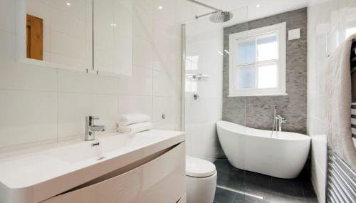 Modern Family Home in London Close to Amenities and Train - Foto 4