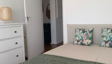 Apt 20 min from downtown train - Photo 3