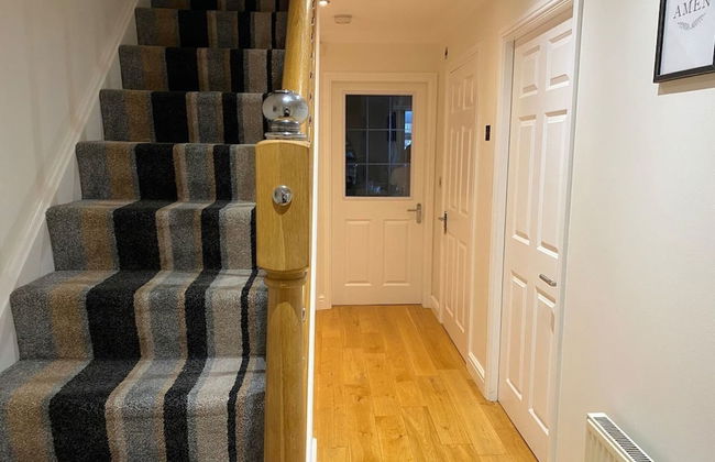 4-bed House With Private Garden in Barnsley! - Photo 8