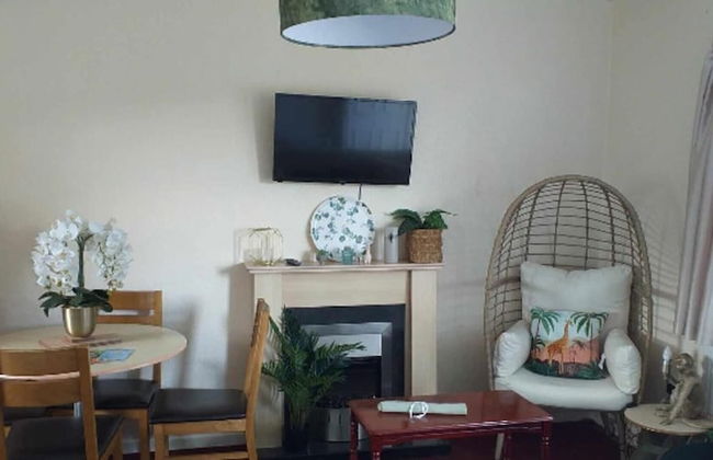 2 Bed Chalet Sleeps 5 - Pets, Parking, Near Beach - Foto 14