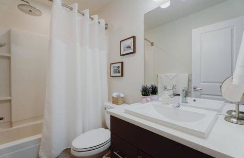 Haven at Greenbridge Close to Airport and Downtown - Foto 14