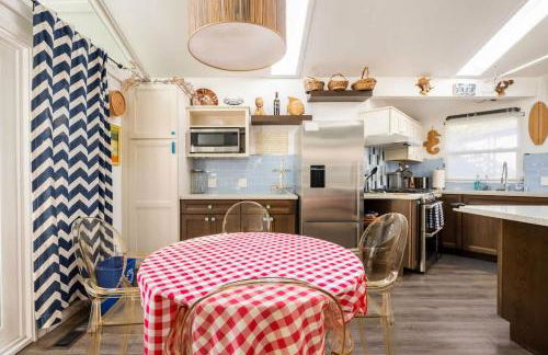 2 bedroom bungalow with hot tub - Photo 17