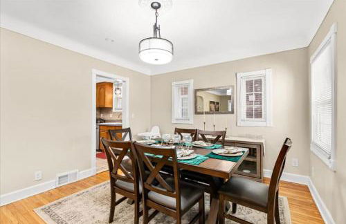 4 Bedroom 2 Bath Middle of it all Sleeps 8 - Foto 14