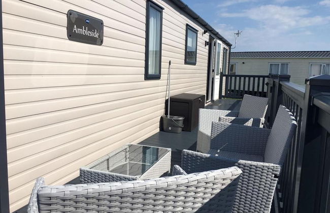 Prime Location 3-bed Chalet in Seal Bay, Selsey - Photo 17